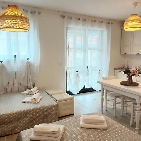 Incantevole Monolocale 4 Apartment Alba (Piedmont)