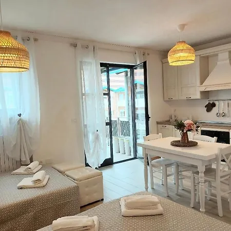 Incantevole Monolocale 4 Apartment Alba (Piedmont)